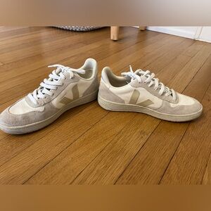 Tan Suede Veja’s - US 7